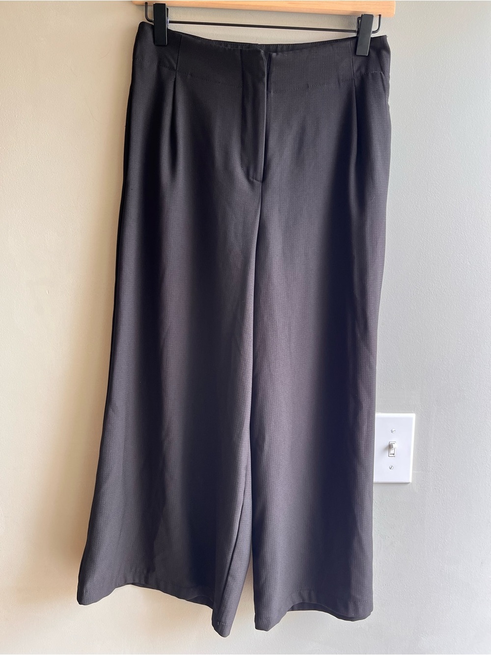 Indikah Wide Leg Cropped Black Dress Pants Medium